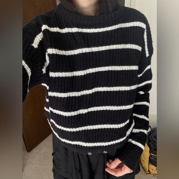 Revamped black & white striped knit sweater (M) - Picture 7 of 8